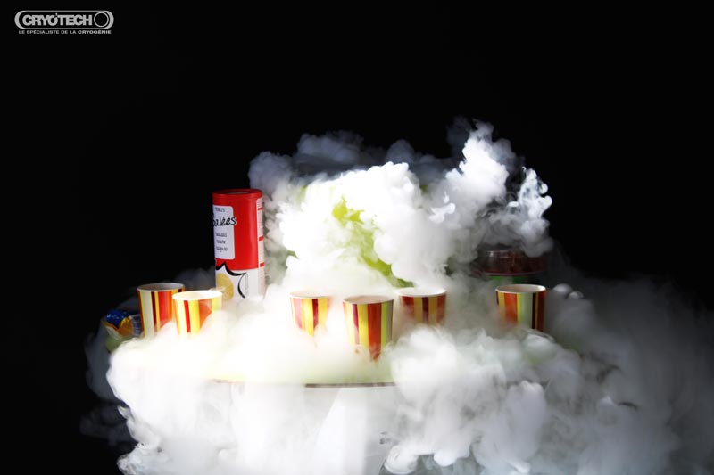 Apéritif avec de la glace carbonique CRYO'TECH pour fêtes